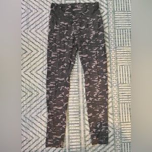 Hue Camo Leggings M Stretch Cotton Side Pockets Fall Athleisure Athletic VGUC